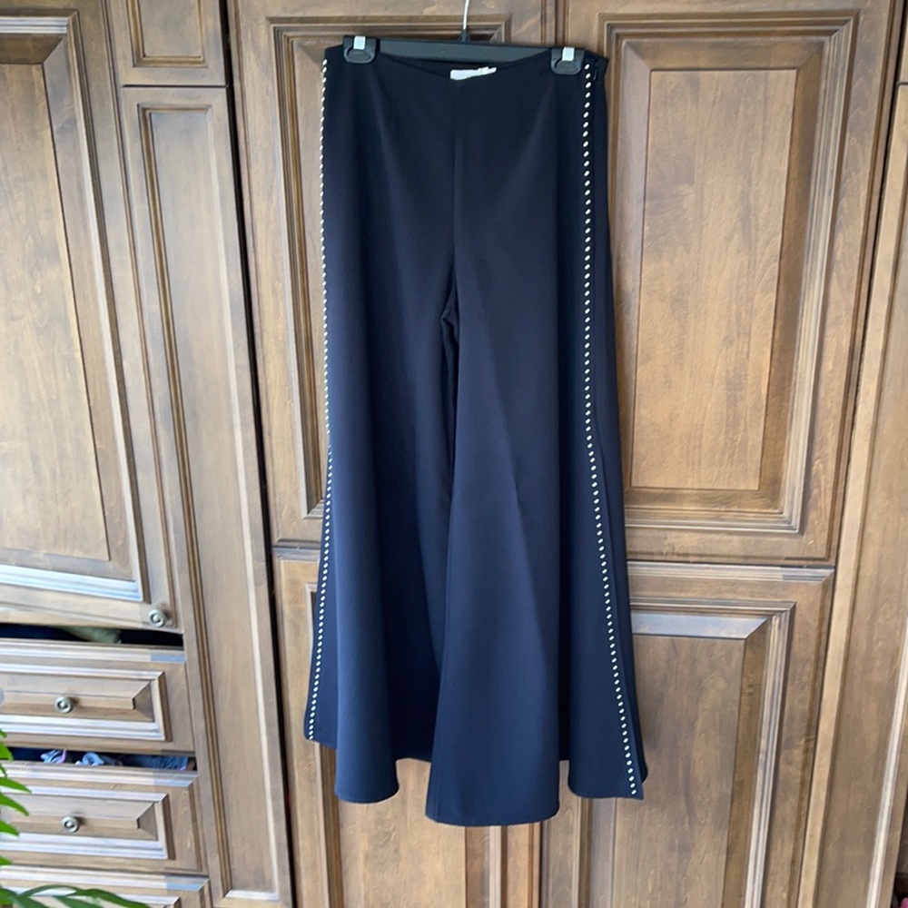 Likely black pants - Picture 1 of 5